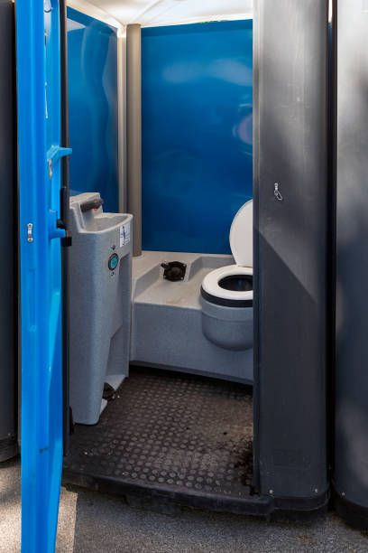 Best Portable restroom trailer rental  in West Bradenton, FL
